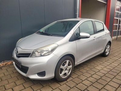 Gebraucht Toyota Yaris Life 99 PS (72 kW) 2012 Silber Kleinwagen