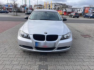 Gebraucht BMW 320 150 PS (110 kW) 2007 Silber Limousine