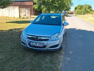 Gebraucht Opel Astra Innovation 90 PS (66 kW) 2009 Silber Limousine