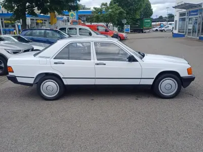 Gebraucht Mercedes 190 105 PS (77 kW) 1988 Weiß Limousine