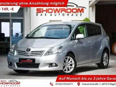 Gebraucht Toyota Verso Executive 150 PS (110 kW) 2011 Silber Van / Kleinbus