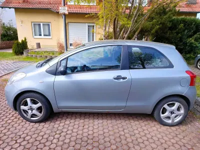 Gebraucht Toyota Yaris 101 PS (74 kW) 2008 Grau Kleinwagen