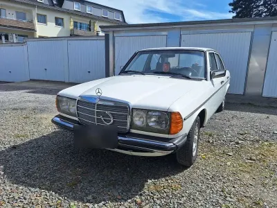 Gebraucht Mercedes 200 60 PS (44 kW) 1982 Limousine