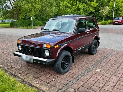 Usata Lada niva 83 CV (61 kW) 2014 Rosso SUV