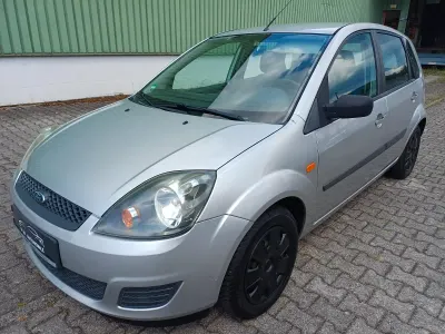 Gebraucht Ford Fiesta 70 PS (51 kW) 2007 Silber Kleinwagen