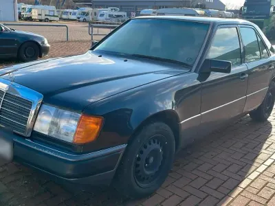 Gebraucht Mercedes E230 135 PS (99 kW) 1991 Grau Limousine