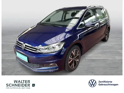 Gebraucht VW Touran Highline 150 PS (110 kW) 2022 Atlantik blue metallic Van / Kleinbus