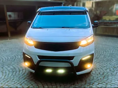 Usata Opel Vivaro 120 CV (88 kW) 2022 Bianco Monovolume