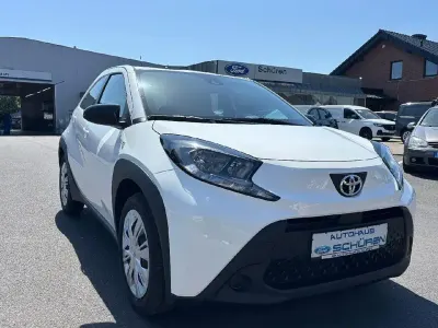 Neu Toyota Aygo X Business Edition 72 PS (52 kW) 2025 Weiß SUV