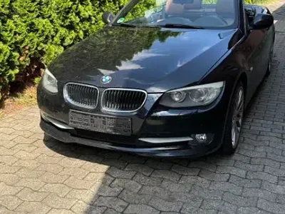 Gebraucht BMW 320 163 PS (119 kW) 2011 Schwarz Cabrio