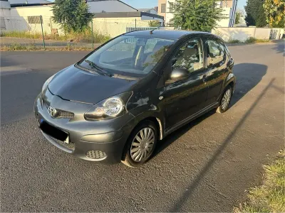 Gebraucht Toyota Aygo 68 PS (50 kW) 2009 Grau Kleinwagen