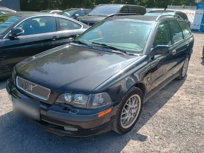Usata Volvo V40 Comfort 122 CV (89 kW) 2001 Nero Station wagon
