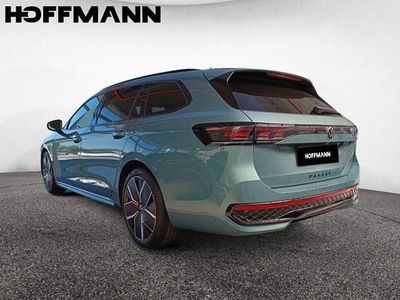 Usata VW Passat R-line 193 CV (141 kW) 2025 Verde Station wagon