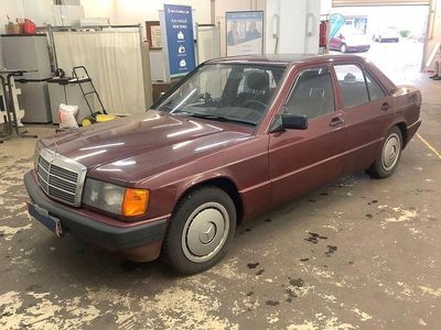Rot Gebraucht 1991 Mercedes 190 Limousine | 5.790 €