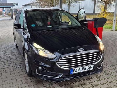 Schwarz Gebraucht 2019 Ford S-MAX Titanium Van / Kleinbus | 13.800 € (Fairer Preis)