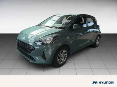 Gebraucht Hyundai i10 Select 63 PS (46 kW) 2025 Mangrove green / mic Kleinwagen