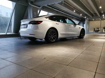 Usata Tesla Model 3 Long Range RWD 235 kW (320 CV) 2023 Bianco Berlina