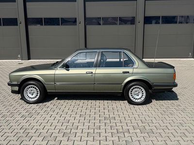 Gebraucht BMW 318 105 PS (77 kW) 1987 Grün Limousine