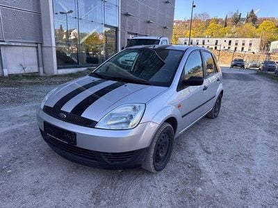 Gebraucht Ford Fiesta Ambiente 60 PS (44 kW) 2002 Silber Kleinwagen