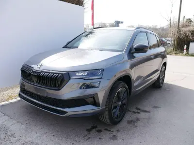 Neu Skoda Karoq SportLine 190 PS (139 kW) 2026 Graphite grau metallic SUV