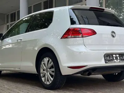 Gebraucht VW Golf VII Trendline 105 PS (77 kW) 2014 Weiß Limousine