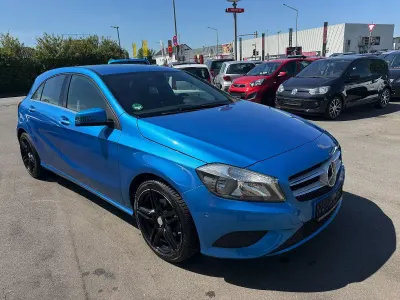 Gebraucht Mercedes A180 122 PS (89 kW) 2014 Blau Kleinwagen