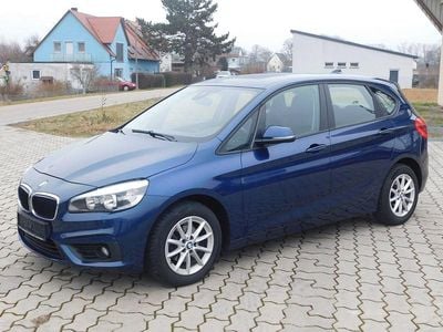 Blau Gebraucht 2017 BMW 214 Sport Line Limousine | 7.370 €