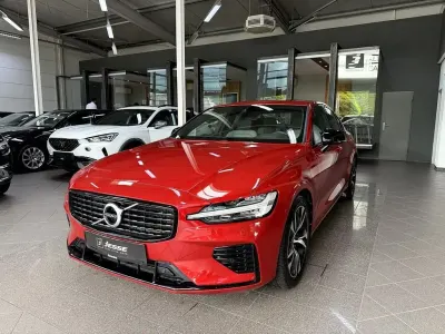 Gebraucht Volvo S60 R-Design 392 PS (288 kW) 2020 Fusion red / metallic (metallic) Limousine