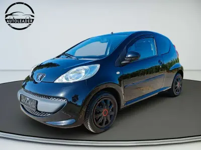 Gebraucht Peugeot 107 68 PS (50 kW) 2006 Metallicschwarze lackierung/m Kleinwagen