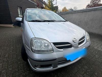 Nissan Almera Tino