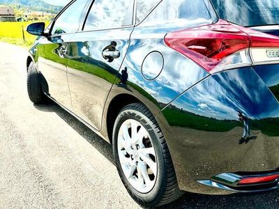 Toyota Auris Hybrid