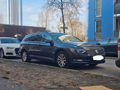 Gebraucht VW Passat Comfortline 150 PS (110 kW) 2018 Schwarz Kombi