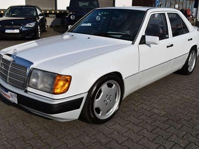 Weiß Gebraucht 1992 Mercedes E280 Limousine | 16.990 €