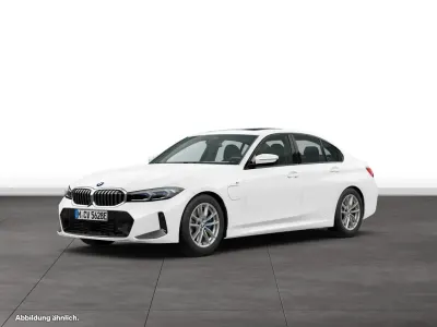 Gebraucht BMW 330e 292 PS (214 kW) 2025 Weiß Limousine
