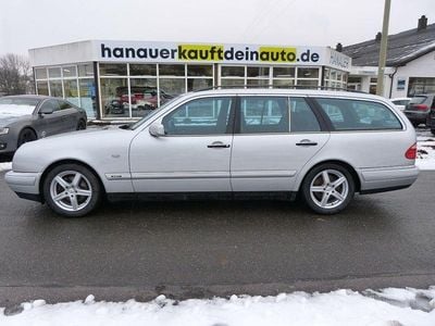 Usata Mercedes E200 Avantgarde 136 CV (100 kW) 1997 Argento Berlina