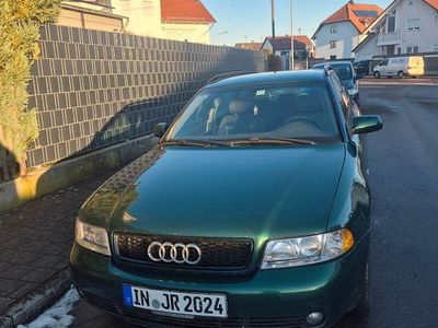 Grün Gebraucht 2001 Audi A4 Kombi | 2.200 € (Fairer Preis)