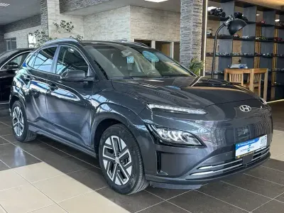 Gebraucht Hyundai Kona Trend 100 kW (136 PS) 2022 Schwarz SUV