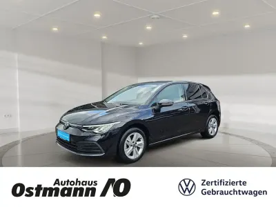 Gebraucht VW Golf VIII Life 131 PS (96 kW) 2023 Deep black perleffekt Limousine