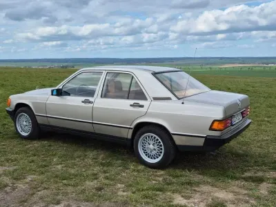 Gebraucht Mercedes 200 72 PS (52 kW) 1986 Beige Limousine
