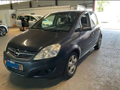 Gebraucht Opel Zafira Family 116 PS (85 kW) 2010 Karbonschw graphitschw midnigh Van / Kleinbus