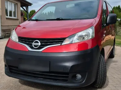 Gebraucht Nissan NV200 105 PS (77 kW) 2010 Rot Van / Kleinbus