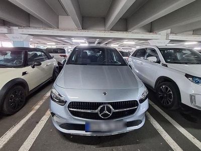 Gebraucht Mercedes B180 Progressive 136 PS (100 kW) 2024 Silber Van / Kleinbus