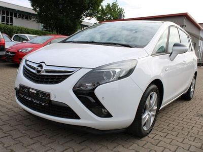 Weiß Gebraucht 2016 Opel Zafira Tourer Van / Kleinbus | 9.990 € (Fairer Preis)
