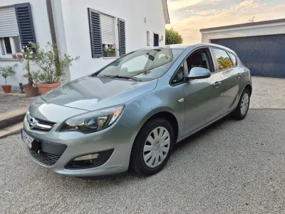 Gebraucht Opel Astra 101 PS (74 kW) 2015 Grau Limousine