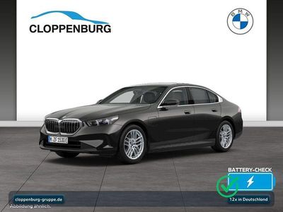 Grau Gebraucht 2024 BMW 530e Sport Line Limousine | 57.495 € (Guter Preis)