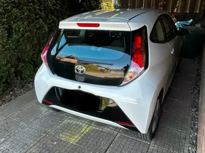 Gebraucht Toyota Aygo 64 PS (47 kW) 2016 Weiß Kleinwagen
