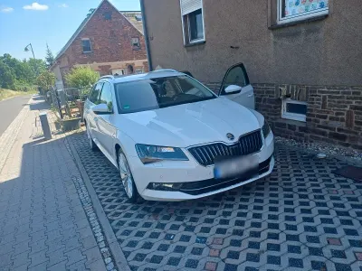 Gebraucht Skoda Superb Ambition 190 PS (139 kW) 2017 Weiß Kombi