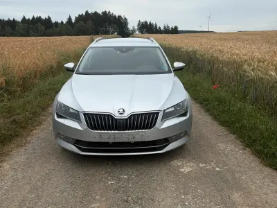 Gebraucht Skoda Superb LAURIN & KLEMENT 150 PS (110 kW) 2017 Silber Kombi