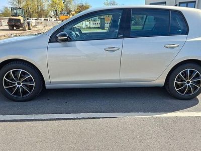 Second-hand VW Golf VII Style 105 CP (77 kW) 2012 Argintiu Berlinǎ