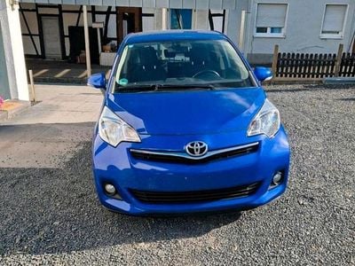 Usata Toyota Verso-S 90 CV (66 kW) 2011 Blu Monovolume